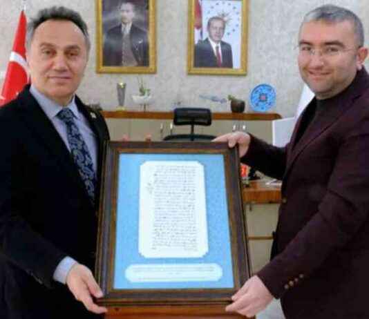 Rektör Fatih Yılmaz’a Özel Hediye Şehit Dedelerinin Kaydı rektr-fatih-ylmaza-zel-hediye-ehit-dedelerinin-kayd