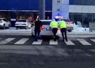 Sokakta Polislerin İnsani Davranışları Göz Yaşarttı sokakta-polislerin-insani-davranlar-gz-yaartt