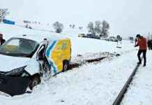 Tokat PTT aracı tren çarpma olayı: 1 yaralı tokat-ptt-arac-tren-arpma-olay-1-yaral